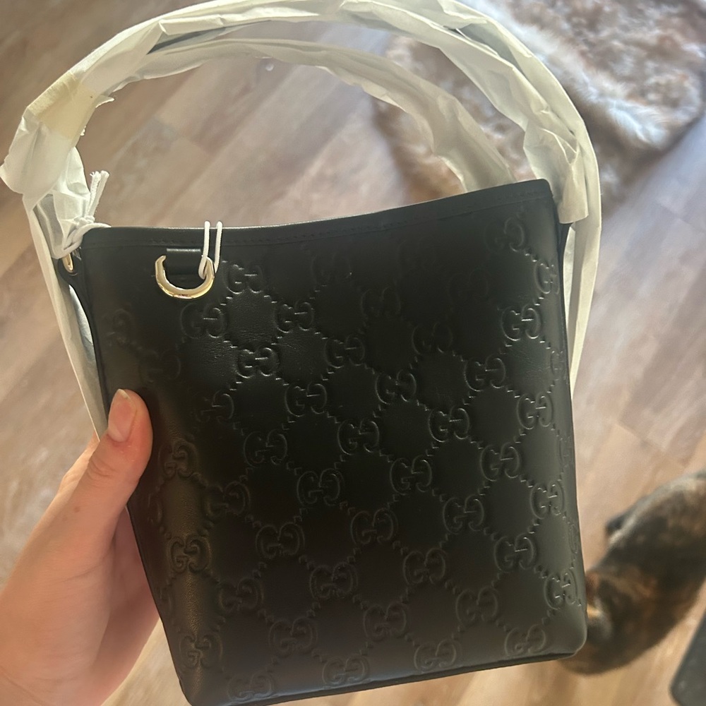 Gucci Black Textured Shoulder Bag - Picture 4 of 8